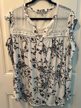 Daniel Rainn White Floral Lace Yoke Sleeveless Top